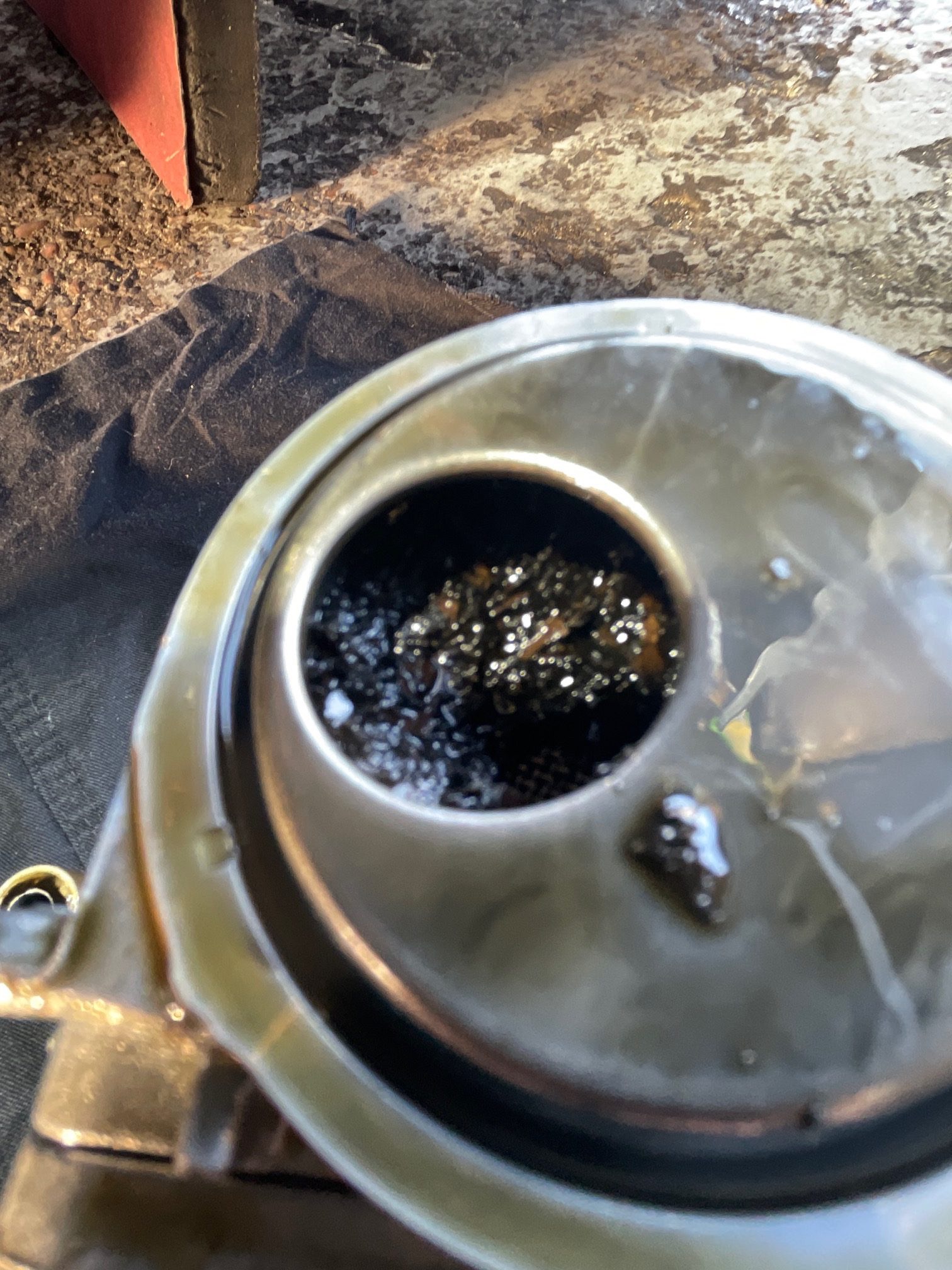 Blocked oil pickup from wet belt debris